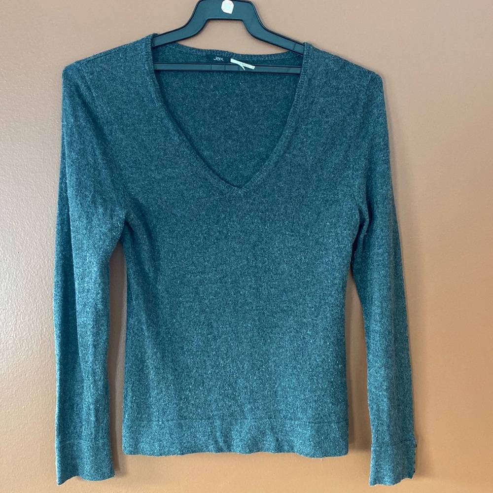 Jax essentials sweater in size small made with silk and cashmere blend.